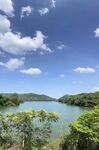 青山绿水间的秀丽湖景