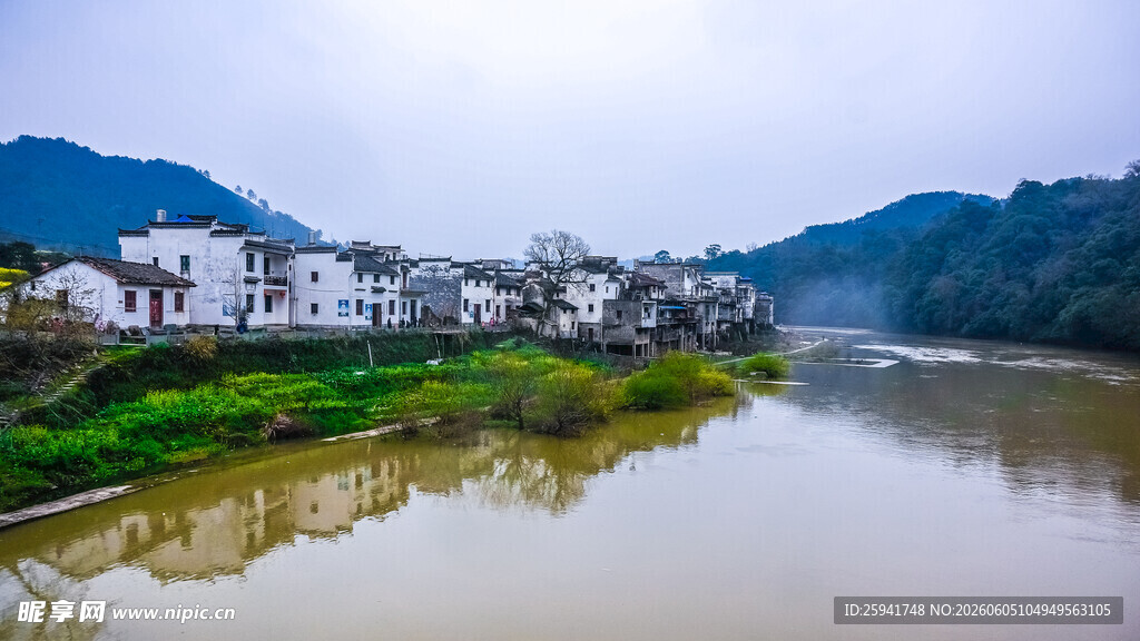 江南水乡河畔村落美景