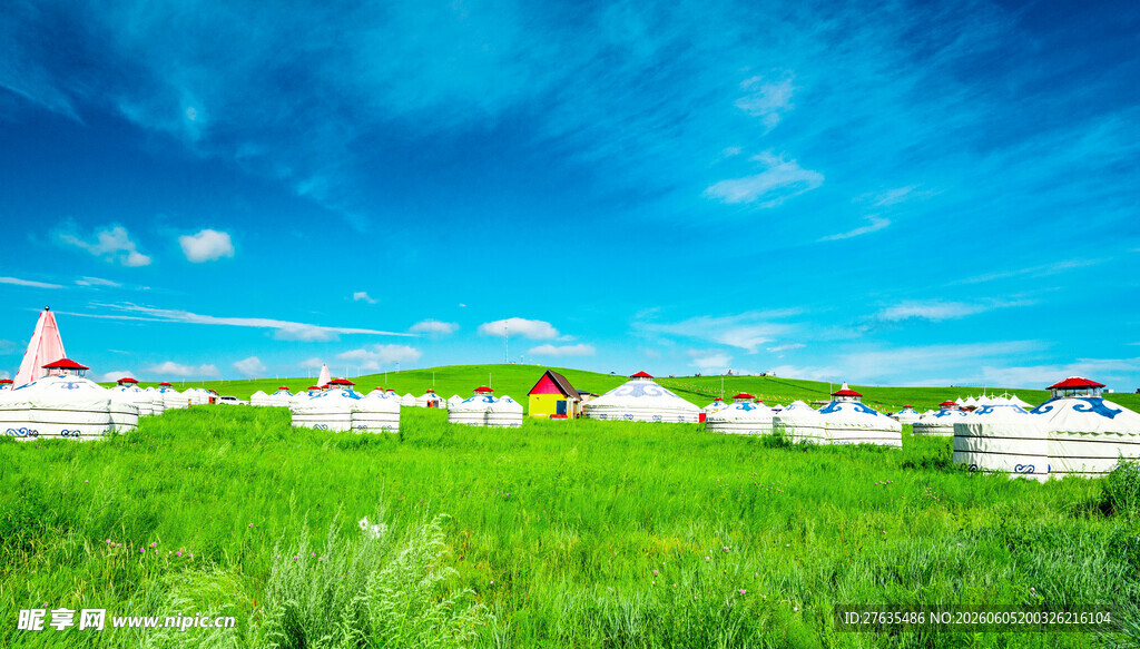 草原风光蓝天白云绿地