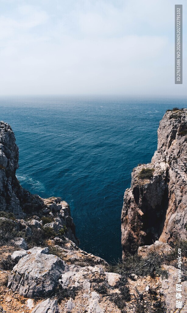 悬崖边的壮阔海景