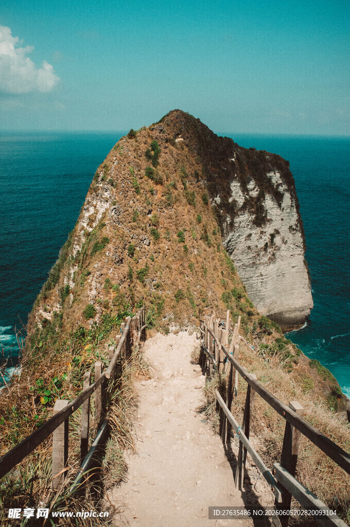 海边山间的木质步道美景