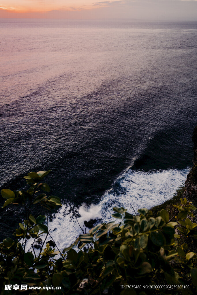海边日落美景俯瞰海岸线
