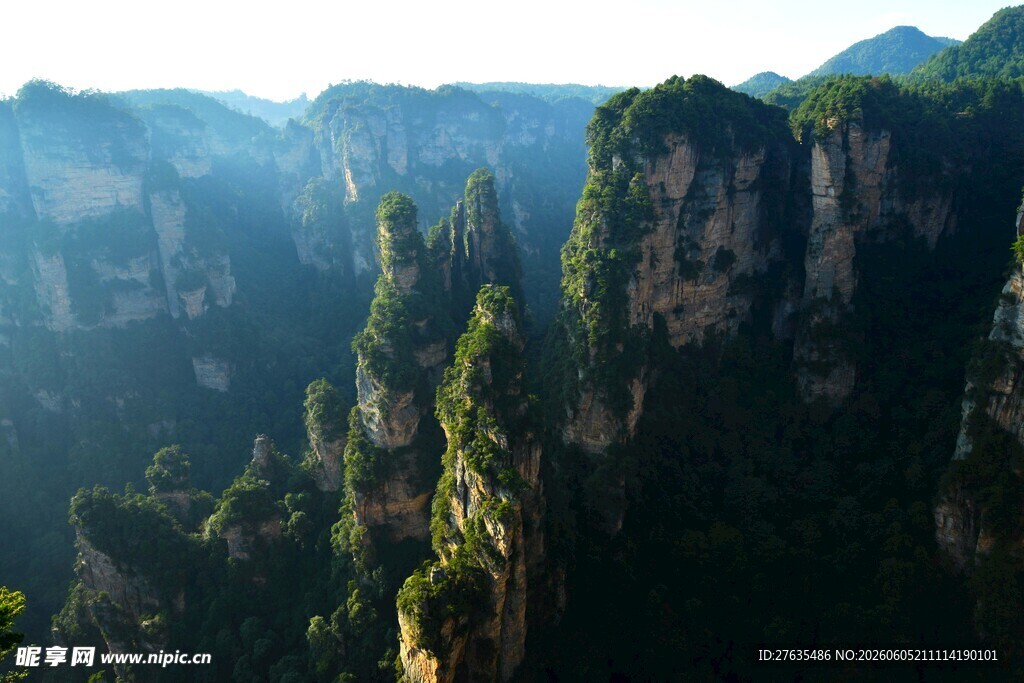 壮美奇峰景观