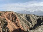 七彩山峦壮丽风光