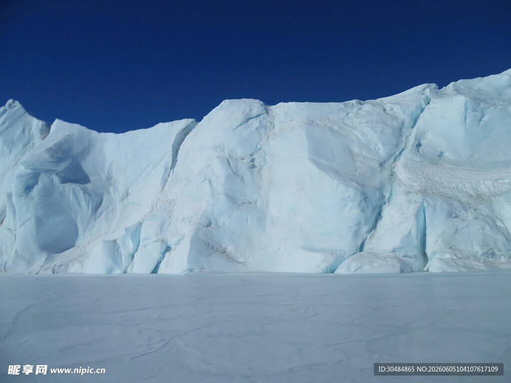 巍峨冰川壮丽雪景