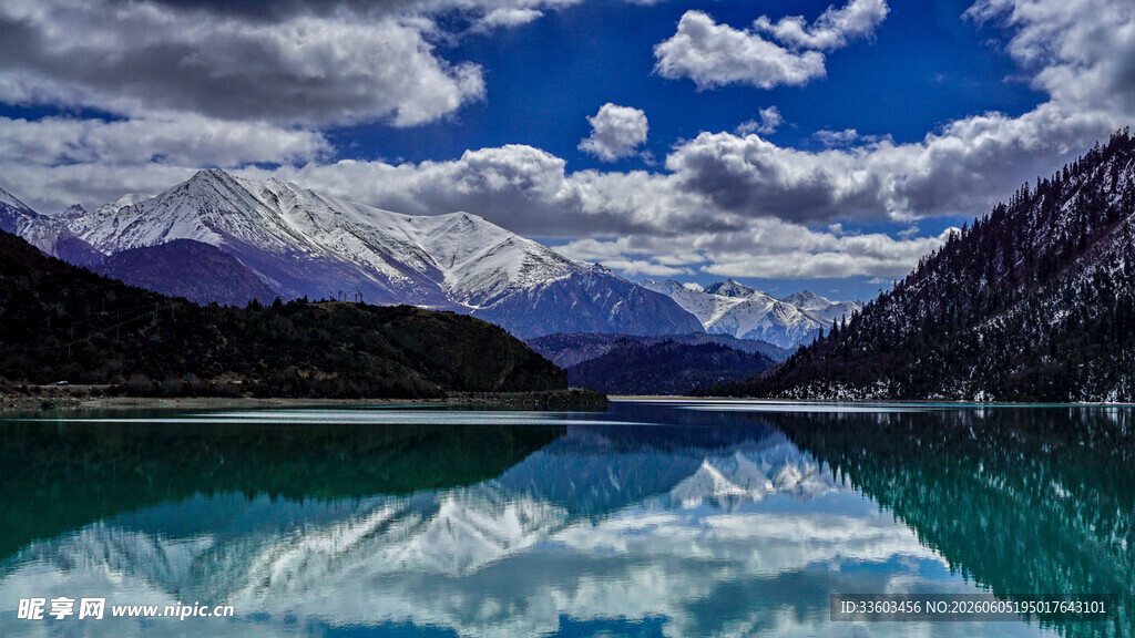 宁静湖山美景