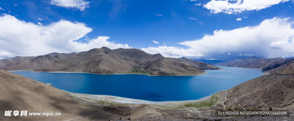 美丽高山湖泊风光