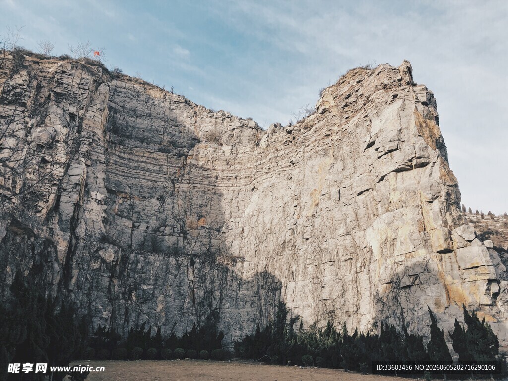 壮观岩石峭壁风景