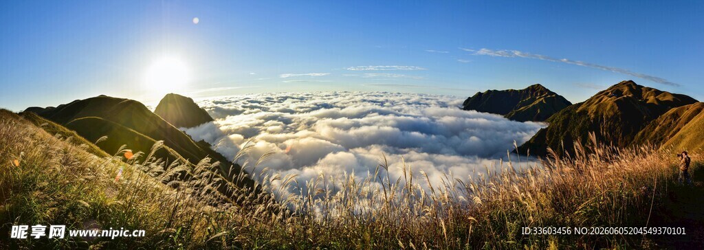 山间云海日出壮丽景观