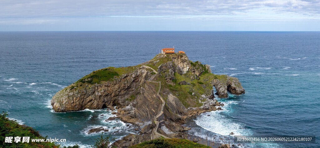海上孤岩美景