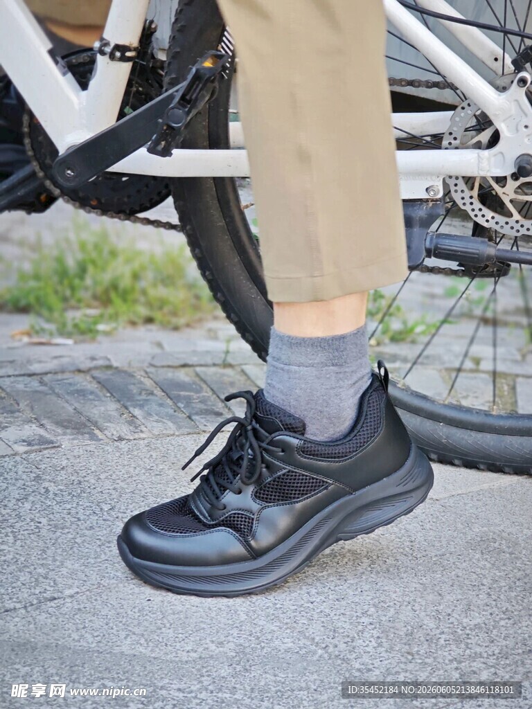 运动鞋