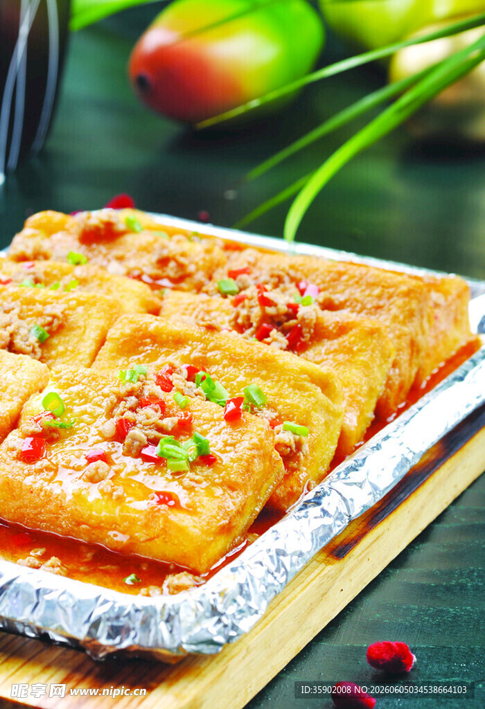 香煎豆腐撒葱花辣椒