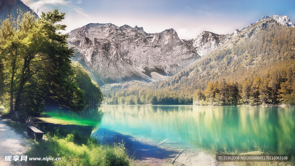 秀丽山间湖景风光
