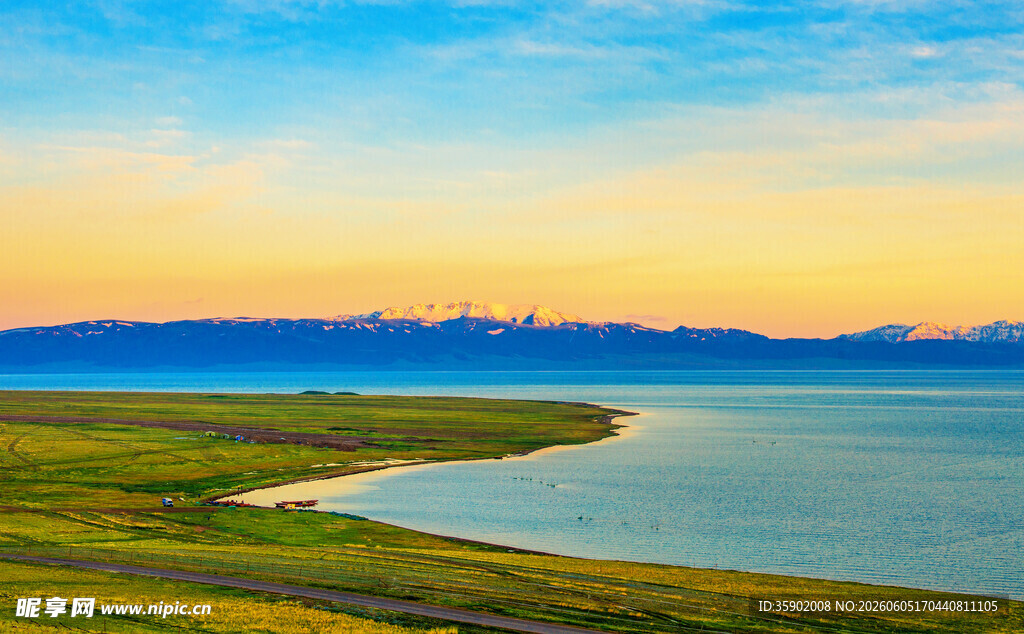 湖畔日落美景