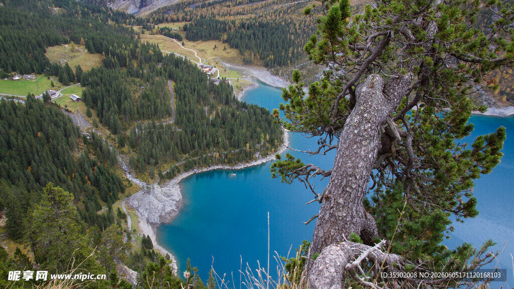 高山湖泊绝美自然景观
