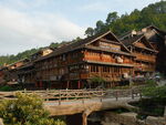 古朴侗族村寨建筑景观