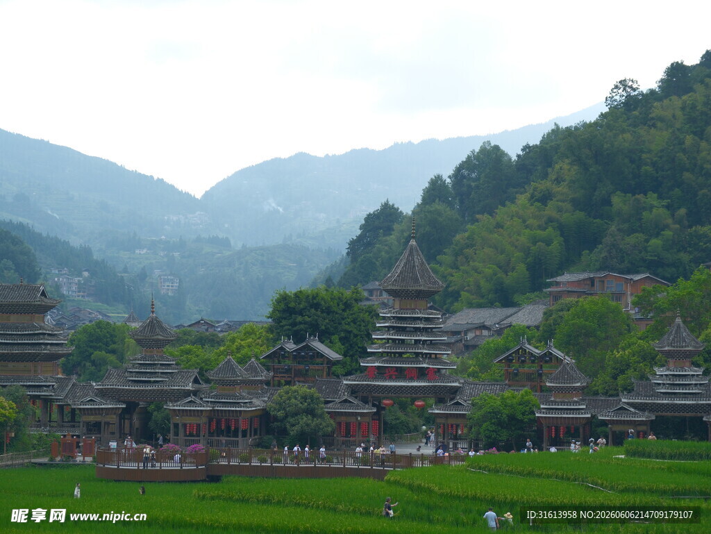 侗族村寨田园风光美景