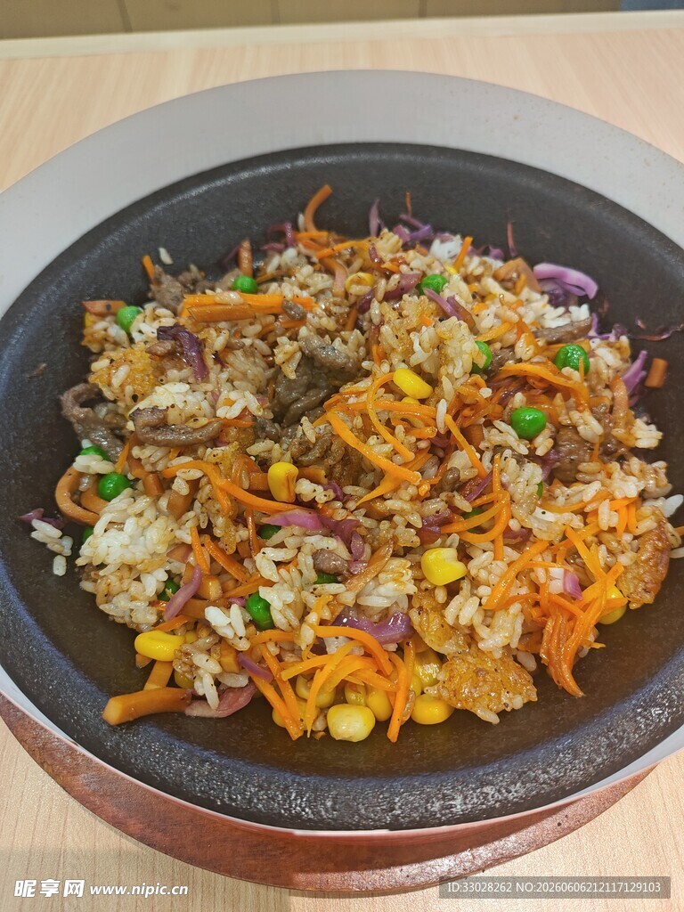 黑椒牛柳铁板焦饭