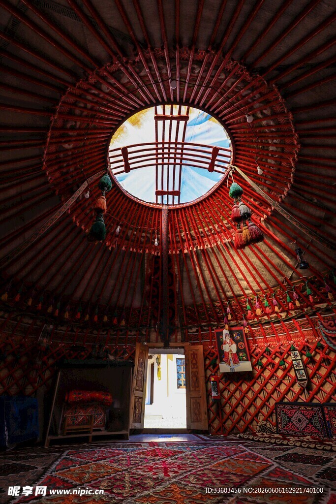 蒙古包内部精致装饰景观