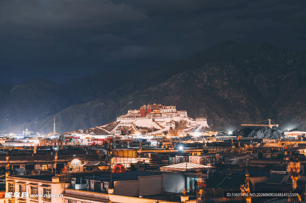 山城璀璨夜景俯瞰图