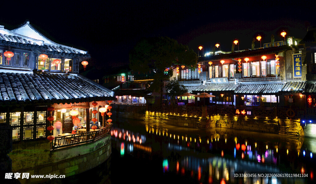 江南水乡夜景图