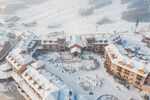 冬日雪景中的建筑群