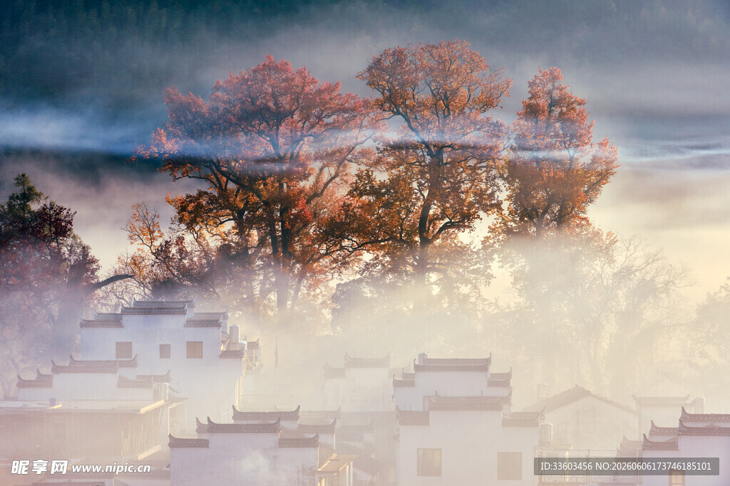 水墨风格山村秋景图