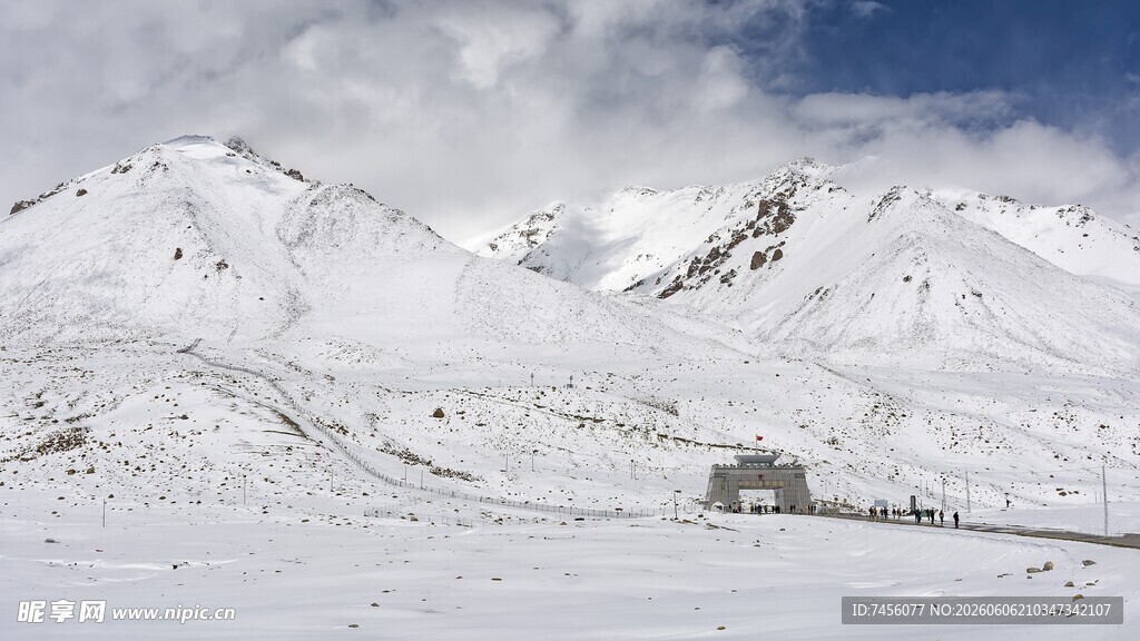 雪山壮丽风景