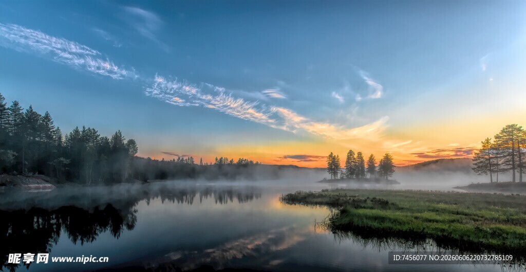 湖畔晨曦美景