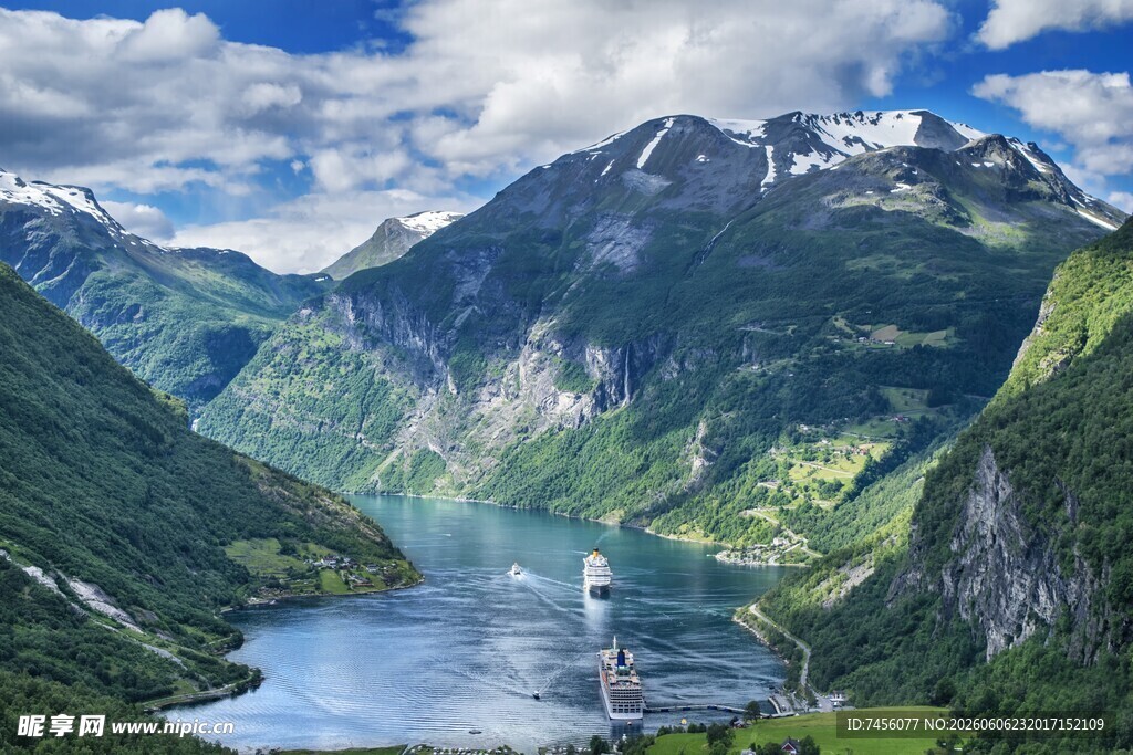 壮丽峡湾山水风光图