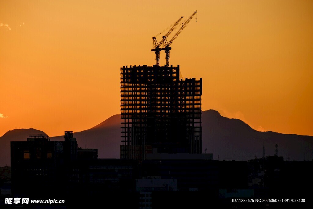 夕阳下的建筑