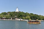北海公园湖景与游船