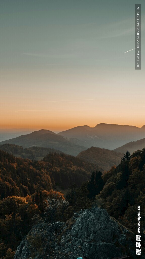山间黄昏美景