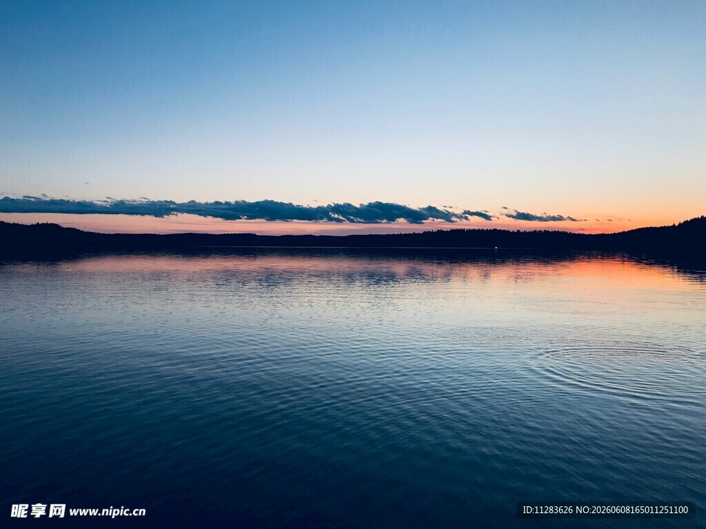 湖畔日落美景