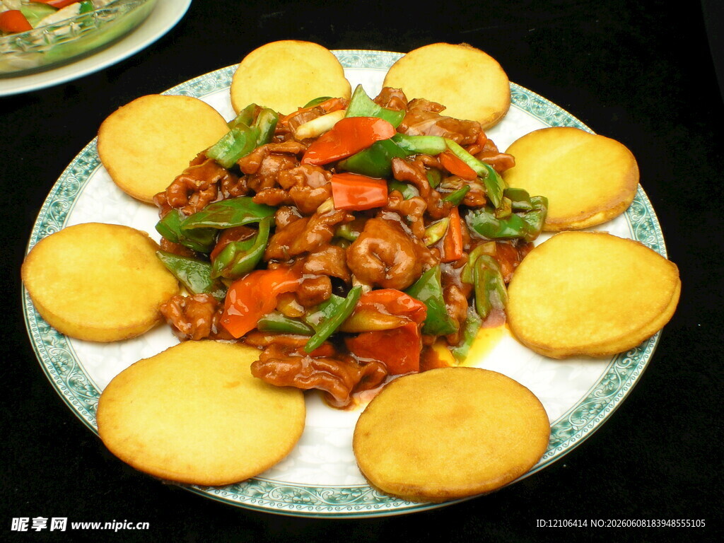 饼围炒肉美食一盘