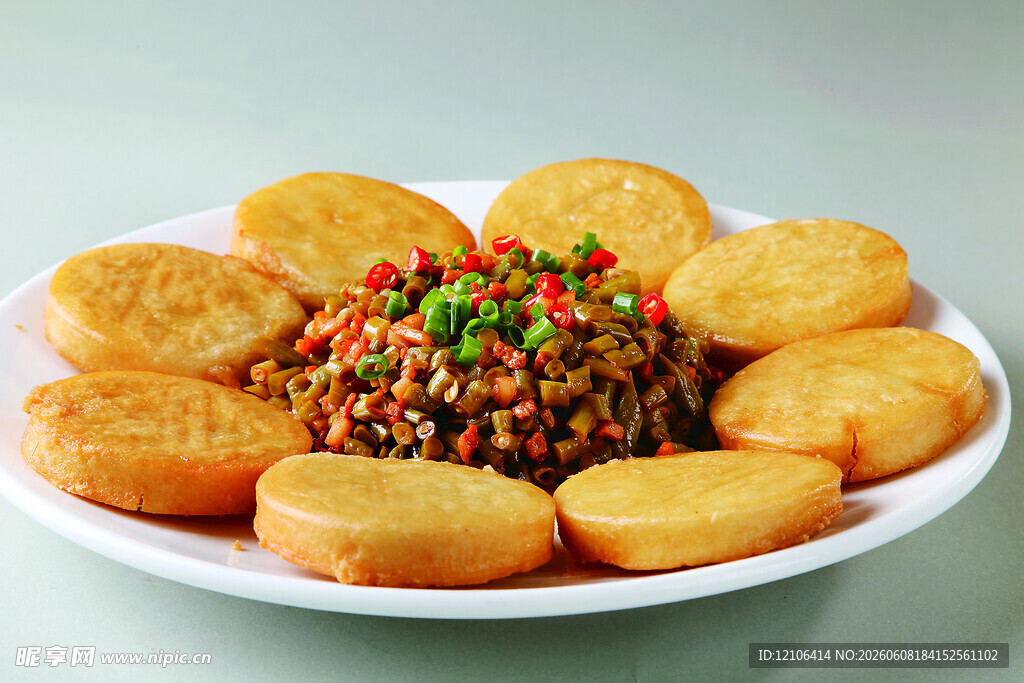 金黄饼围炒豆粒美食盘