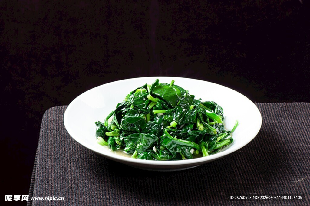 蒜蓉 菠菜装盘