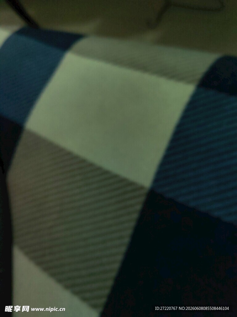 格子图案领带细节