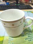 白色花纹陶瓷咖啡杯