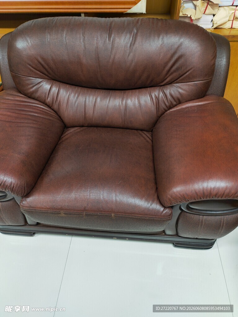 棕色皮质双人沙发