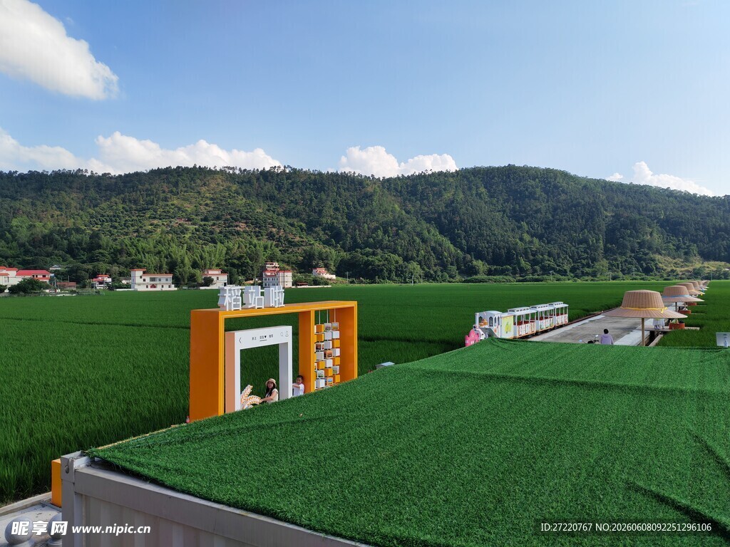 屋顶人造草坪景观