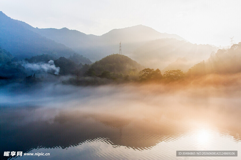 湖山晨景