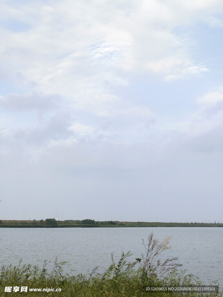 湖畔风光宁静自然景致