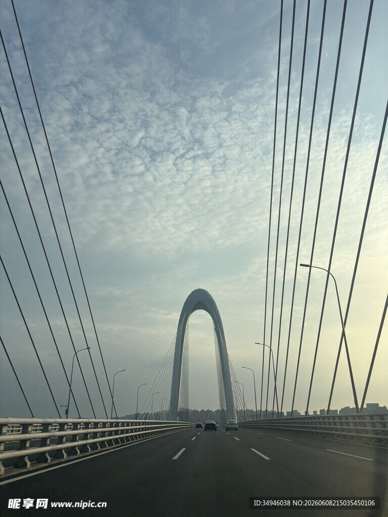宏伟壮观的跨江大桥