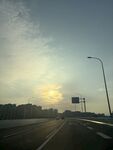 黄昏下的宽阔公路