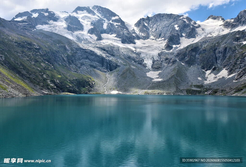 高山蓝湖美景