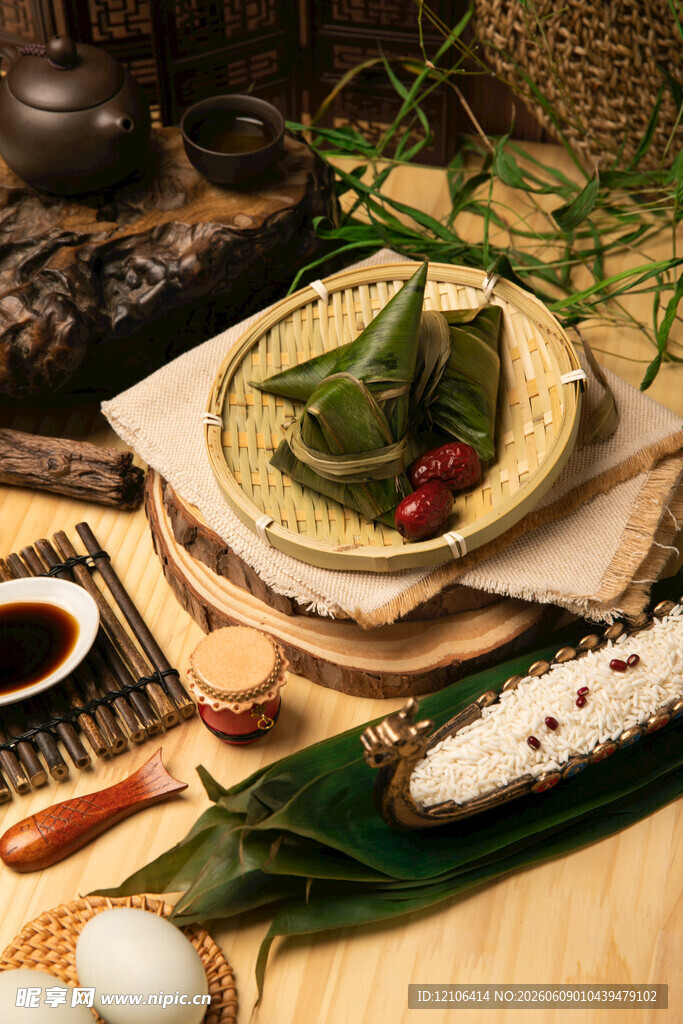 传统美味粽子与精致茶点