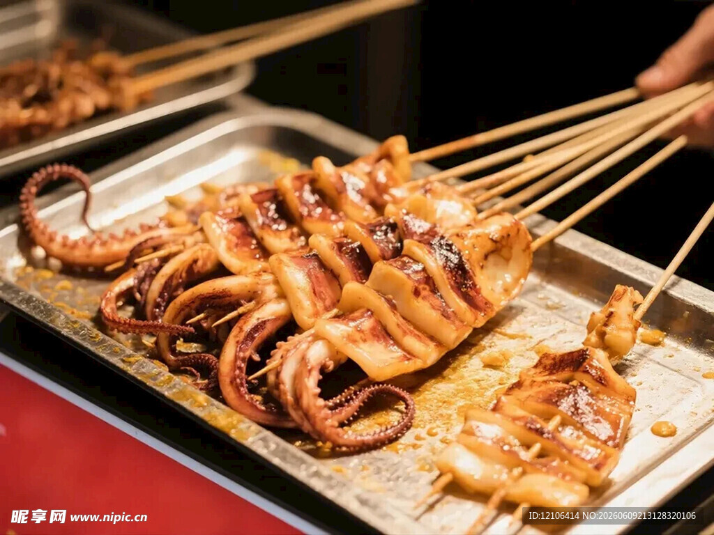 美味烤鱿鱼等特色烤串