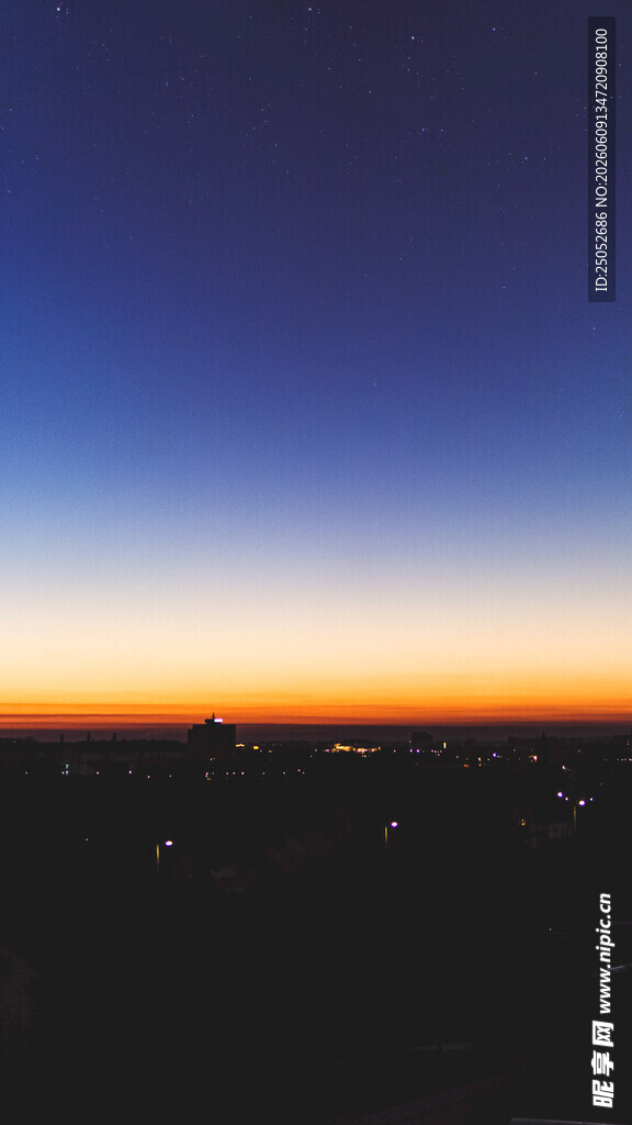日出时分的天际美景