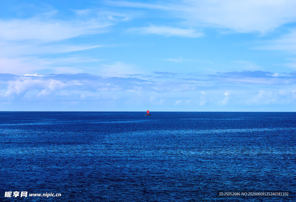 广阔海面与天际线景观